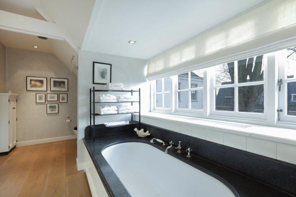 Amsterdam Mansion - Suite De Dam Oostzaan Ngoại thất bức ảnh